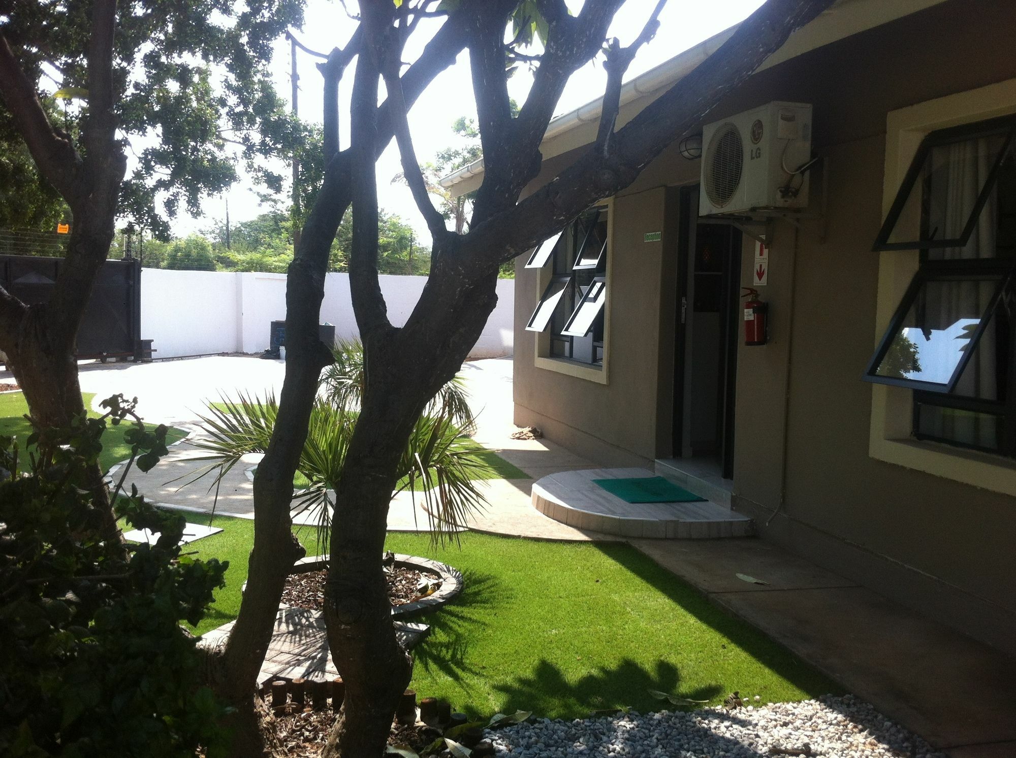 Cosy Palms Bed & Breakfast Gaborone Exterior photo
